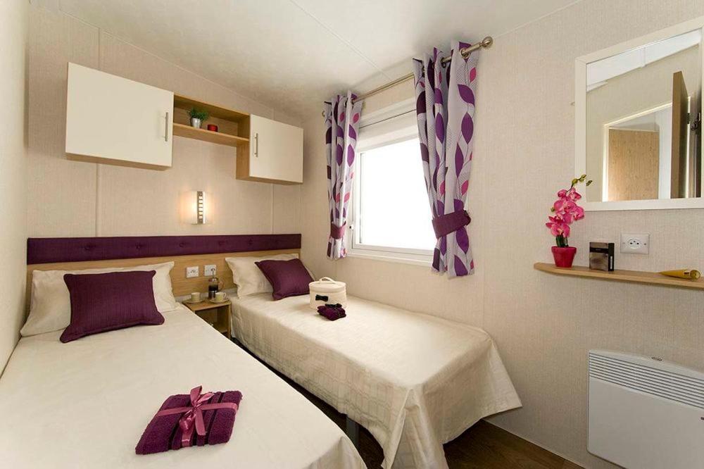 Camping Les Lacs De Courtes Hotel Estang ภายนอก รูปภาพ