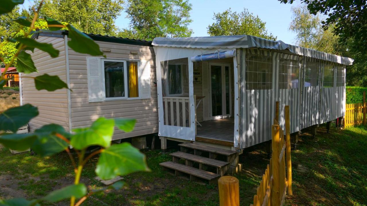 Camping Les Lacs De Courtes Hotel Estang ภายนอก รูปภาพ
