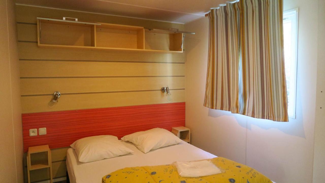 Camping Les Lacs De Courtes Hotel Estang ภายนอก รูปภาพ
