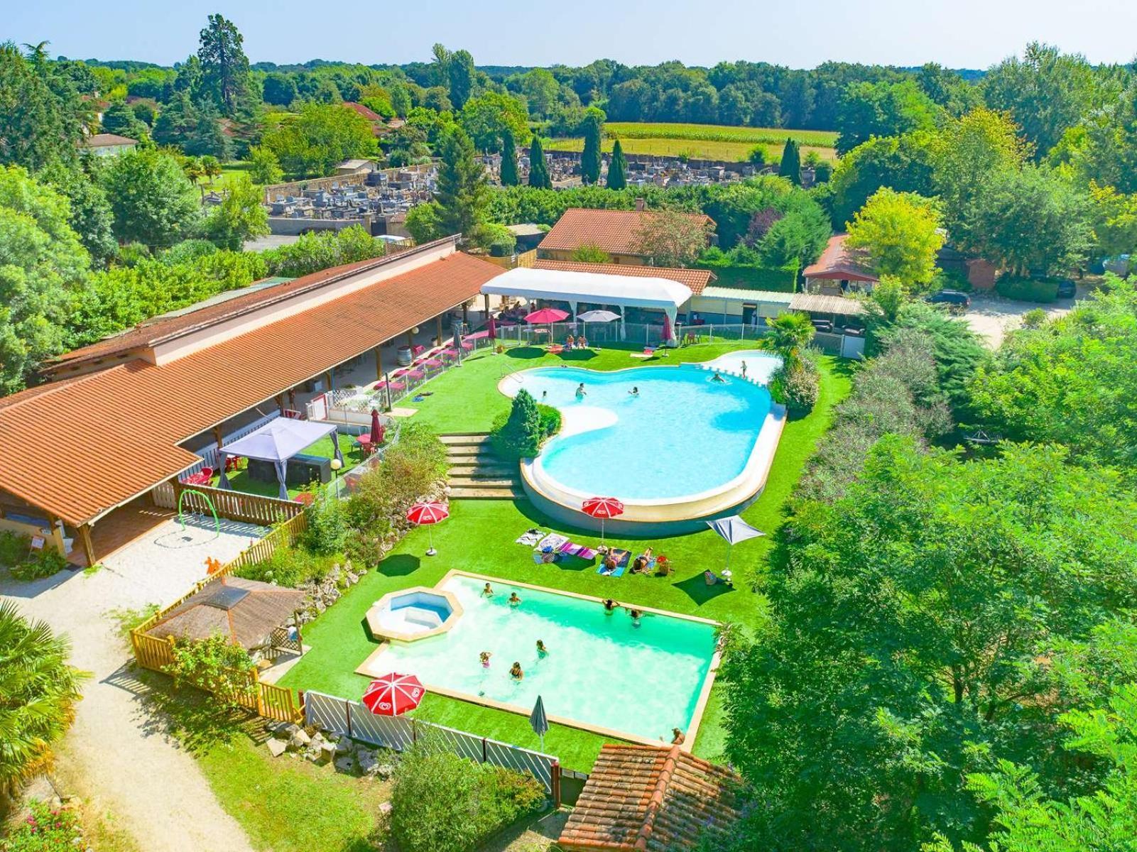 Camping Les Lacs De Courtes Hotel Estang ภายนอก รูปภาพ